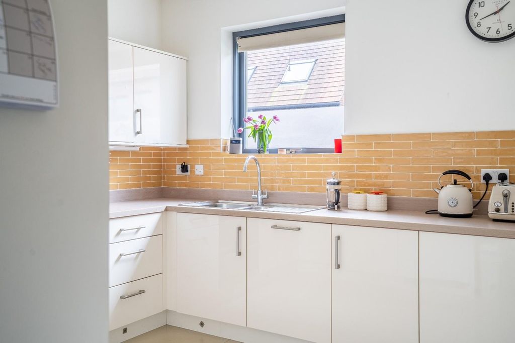 Property photo 2 of 19 Kitchen