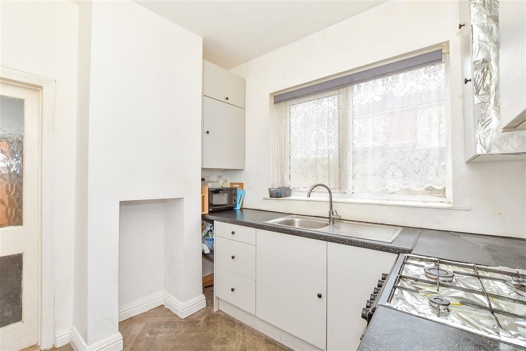 Property photo 2 of 11 Kitchen