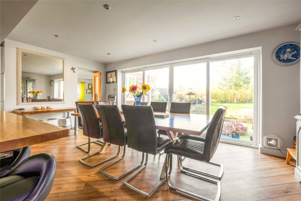 Property photo 3 of 19 Dining Area