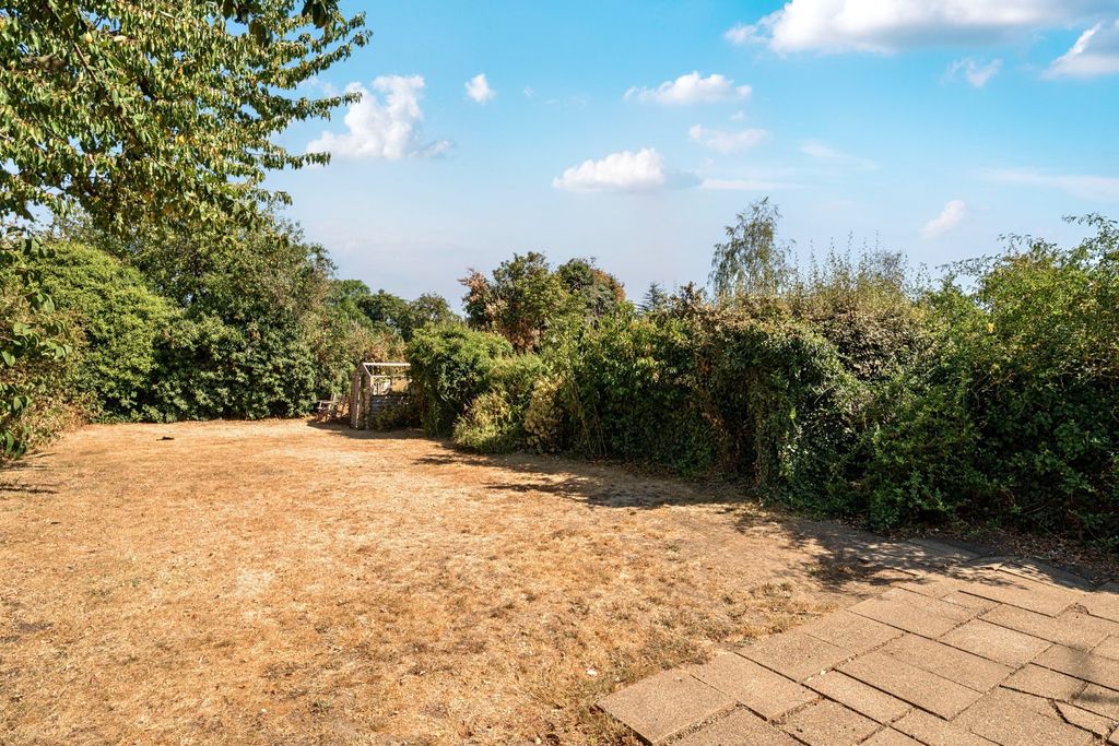 Property photo 2 of 16 Picture No. 11