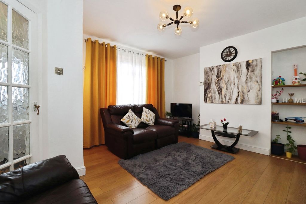 Property photo 3 of 13 Pbox-Img.Jpg
