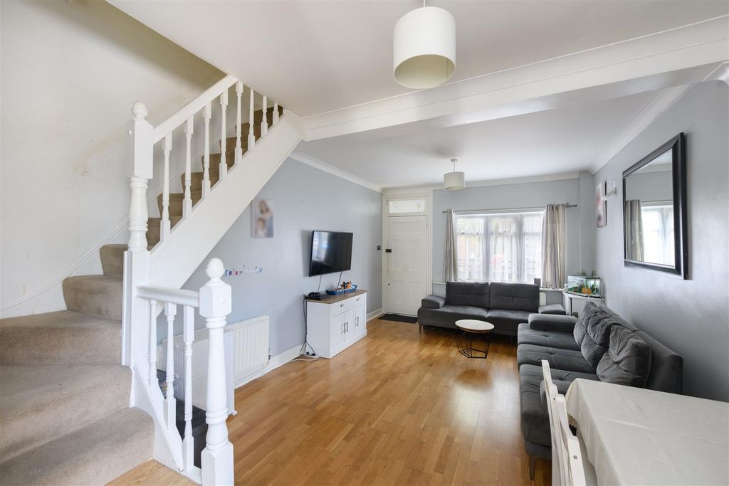 Property photo 2 of 15 Chelmsford 2.Jpg