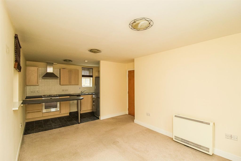 Property photo 2 of 8