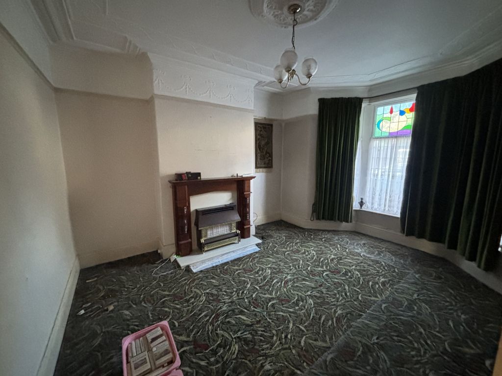 Property photo 3 of 6 Lounge