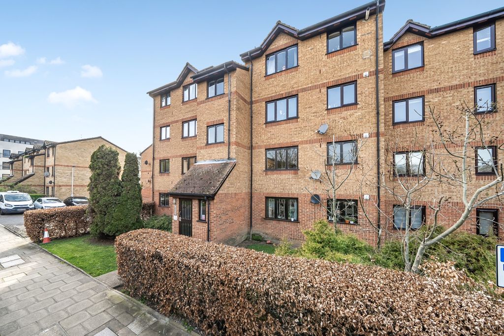 Property photo 1 of 8 4839420