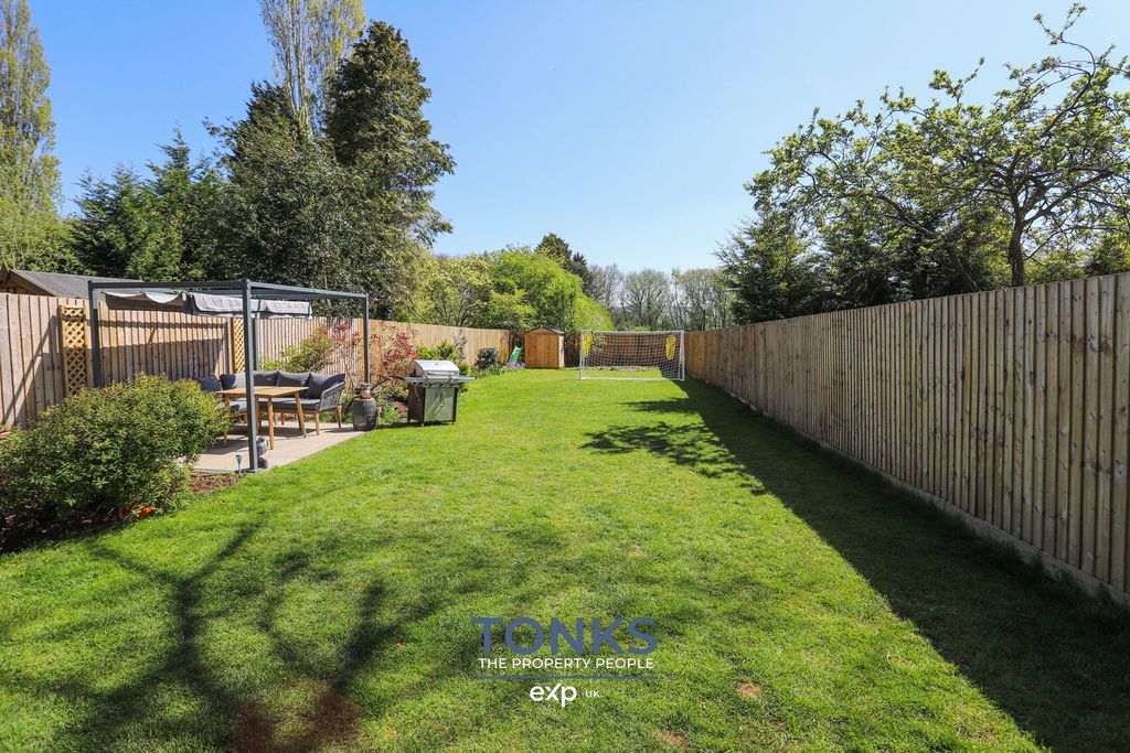 Property photo 2 of 31