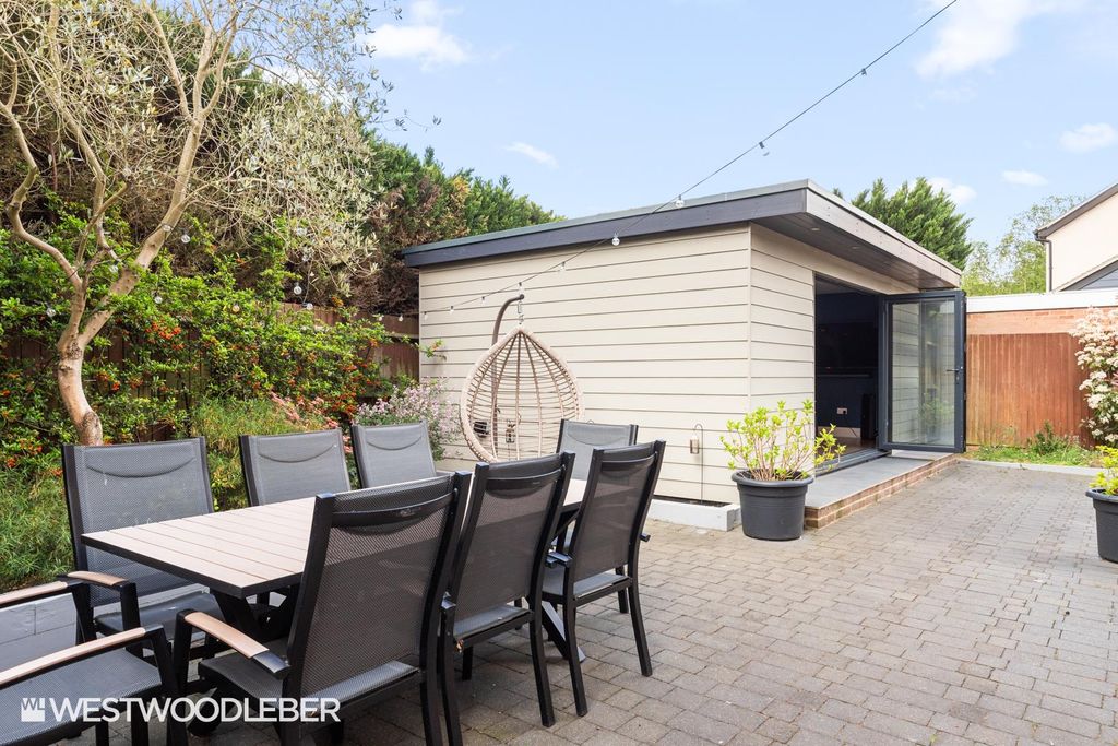 Property photo 2 of 53 Woodstockroad_46.Jpg