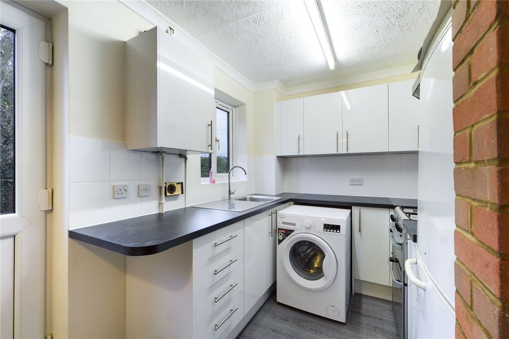 Property photo 3 of 11 Kitchen