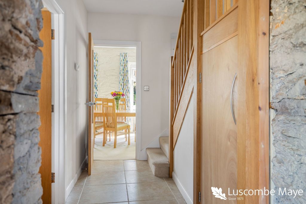 Property photo 3 of 27