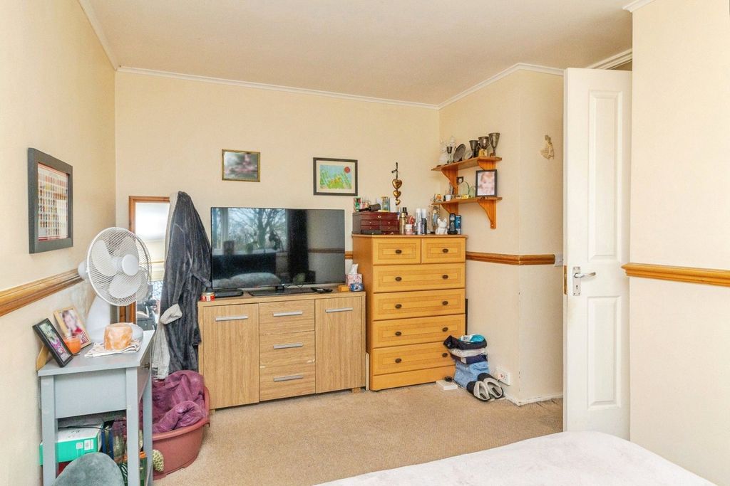 Property photo 3 of 17 Picture No. 11