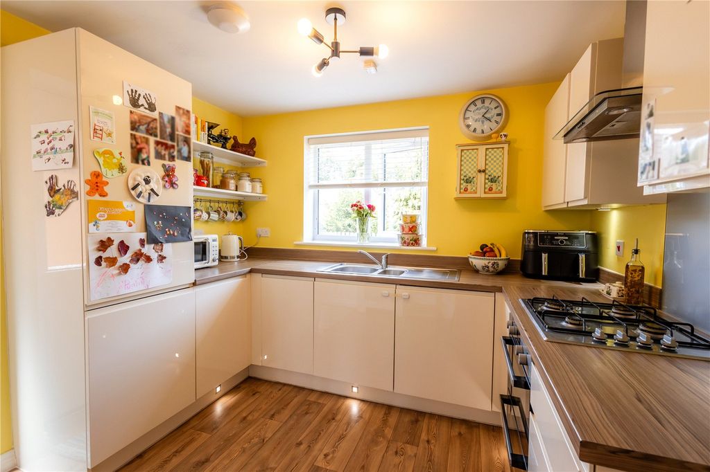 Property photo 3 of 41 Picture No. 12