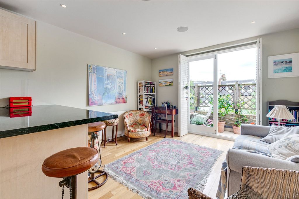 Property photo 2 of 7
