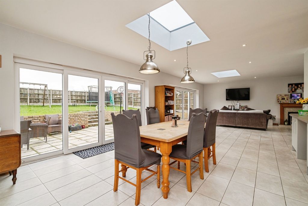 Property photo 3 of 20