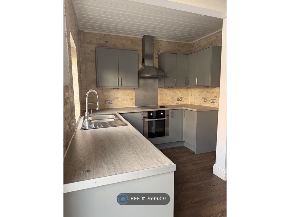 Property photo 2 of 12 Kitchen