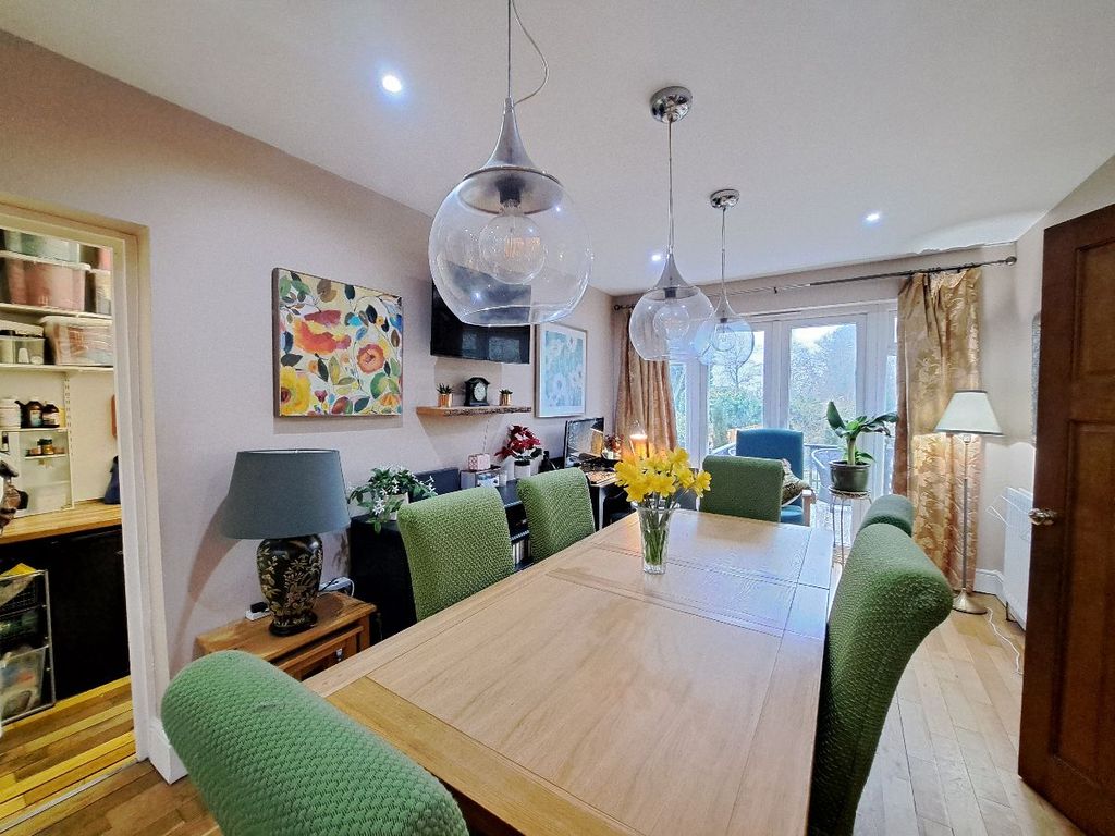 Property photo 2 of 41