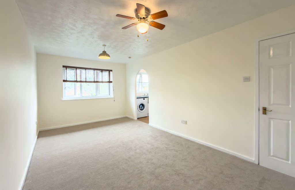 Property photo 3 of 11