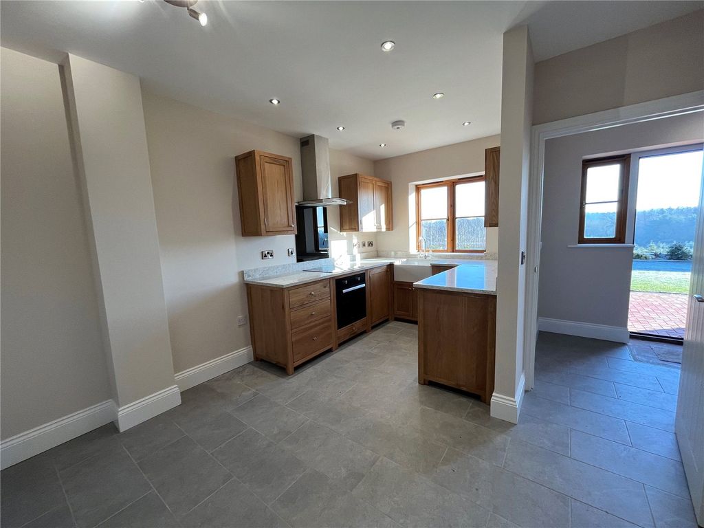 Property photo 2 of 16 Picture No. 13