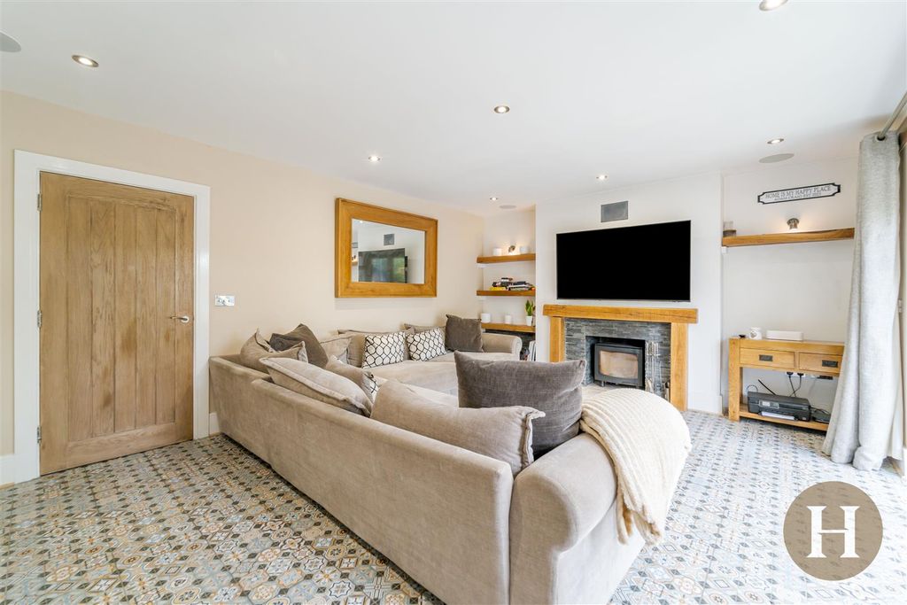 Property photo 2 of 41 Hadleigh Estate Agents-7.Jpg