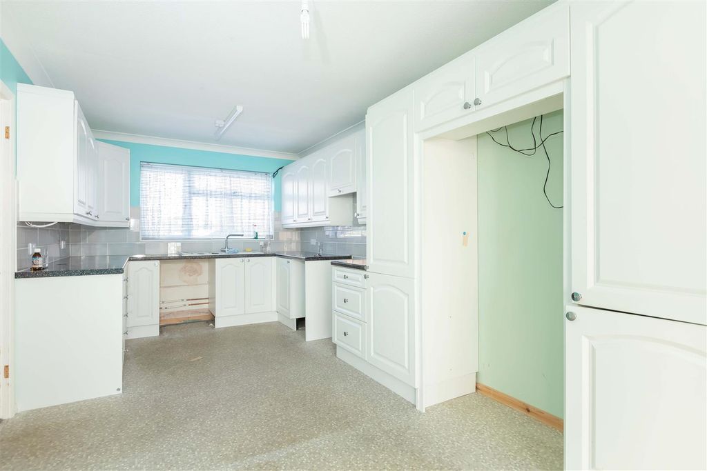 Property photo 2 of 11 Chippers Rd_6.Jpg