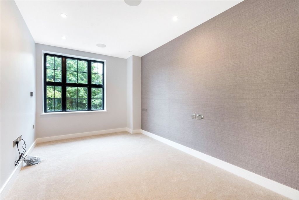 Property photo 3 of 14 Picture No. 02