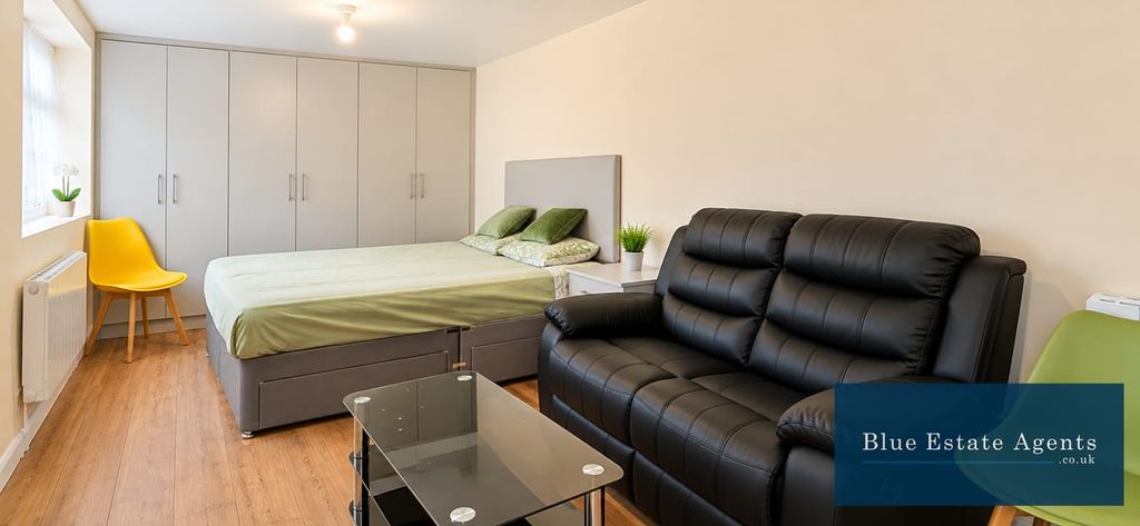 Property photo 3 of 5 Studio Flat