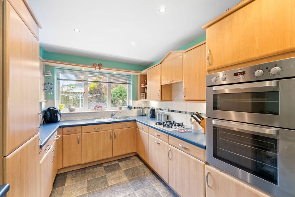 Property photo 3 of 34