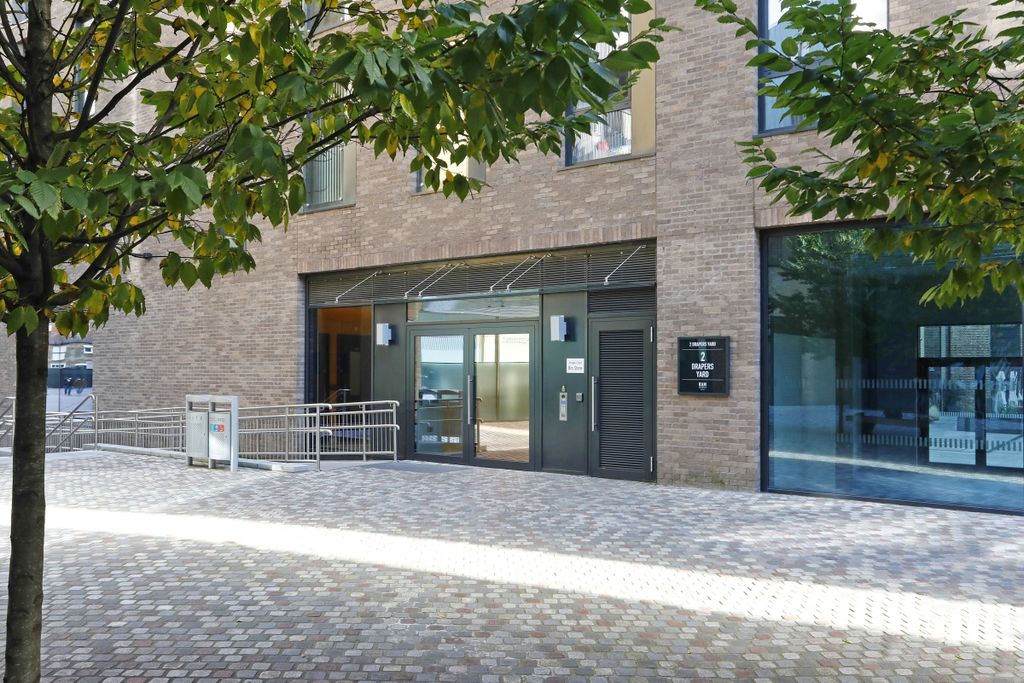 Property photo 1 of 3 2 Drapers Yard i