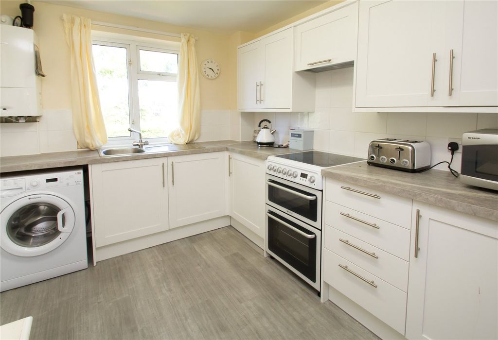 Property photo 2 of 11 Kitchen