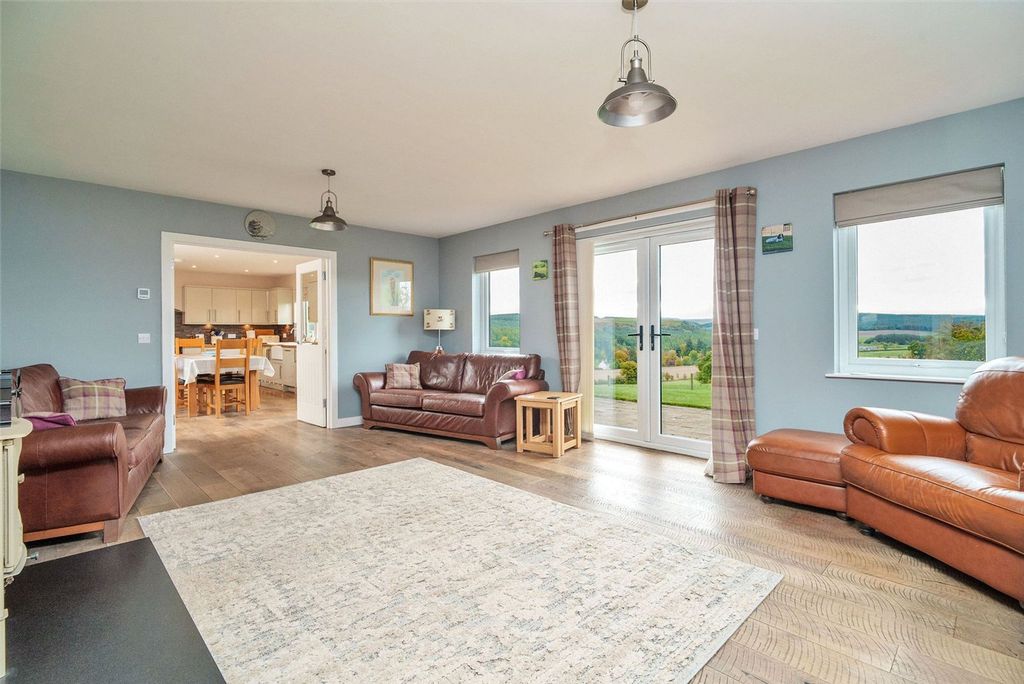 Property photo 2 of 45 Sitting Room