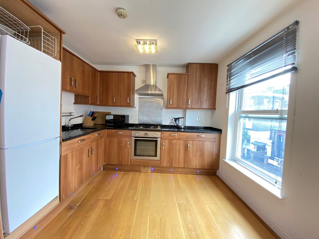 Property photo 3 of 19 Kitchen 