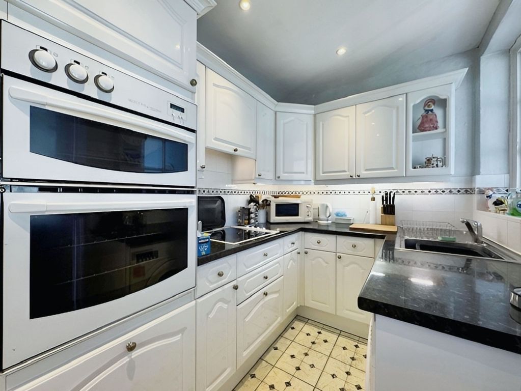 Property photo 2 of 14 Kitchen