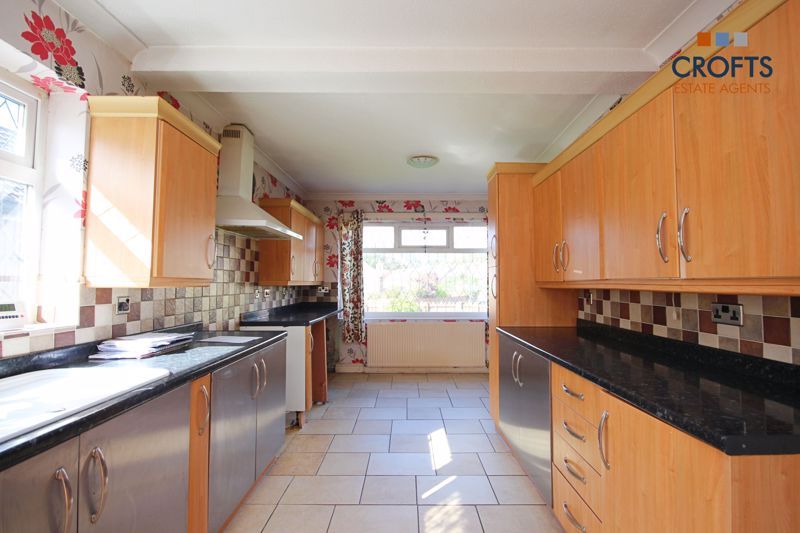Property photo 3 of 10 Kitchen