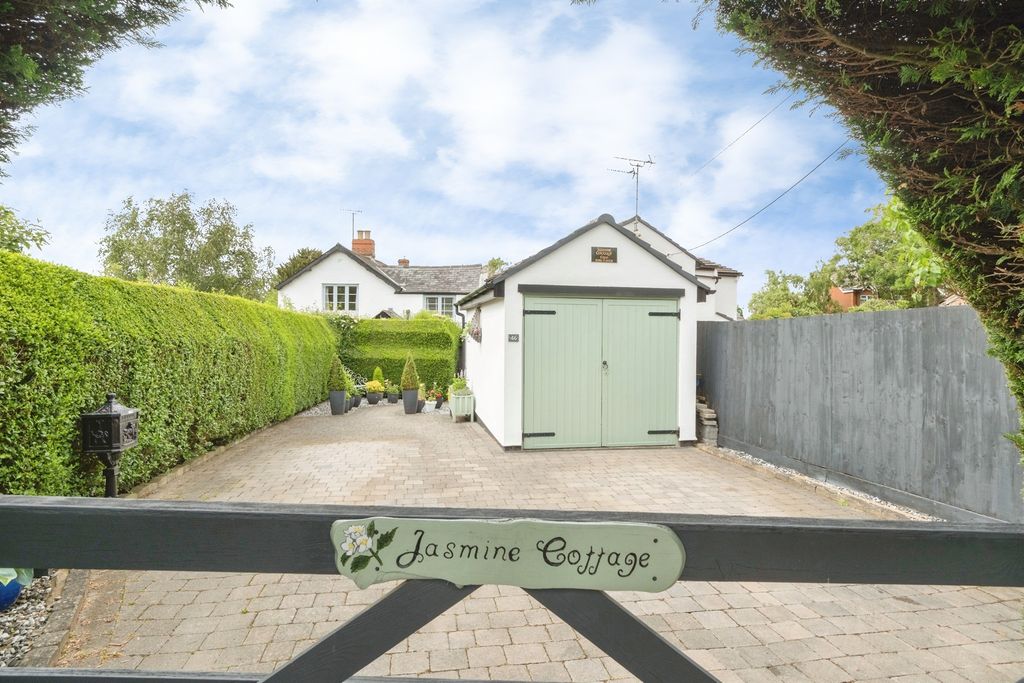 Property photo 2 of 27