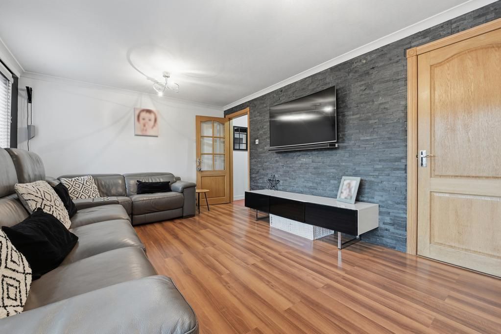 Property photo 2 of 18 Lev1457Pem Lounge.Jpg