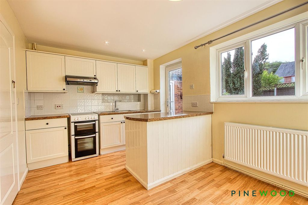 Property photo 3 of 19 Breakfast Kitchen