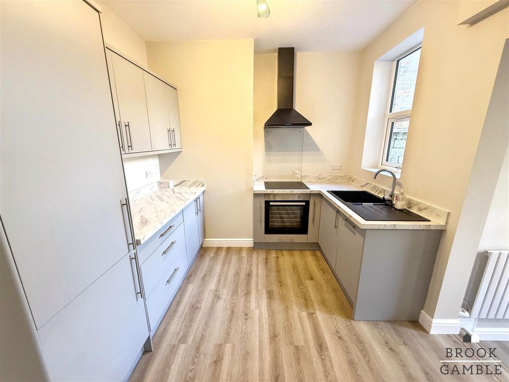 Property photo 3 of 12 01323 438506