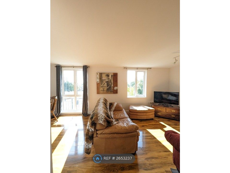 Property photo 1 of 8 Living Room