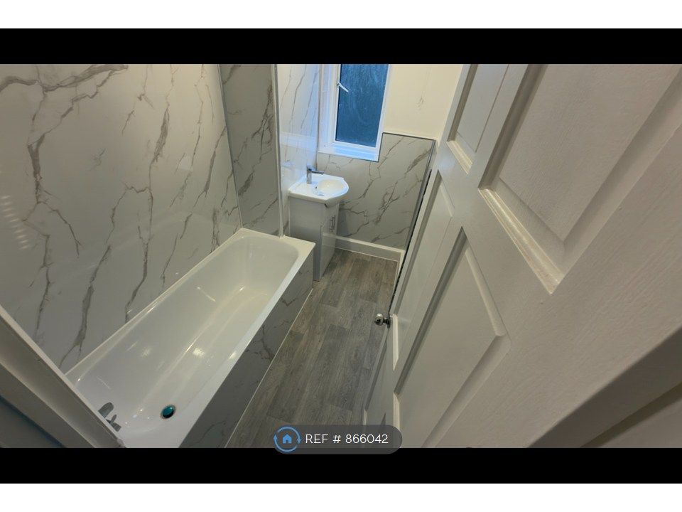 Property photo 3 of 12 Bathroom