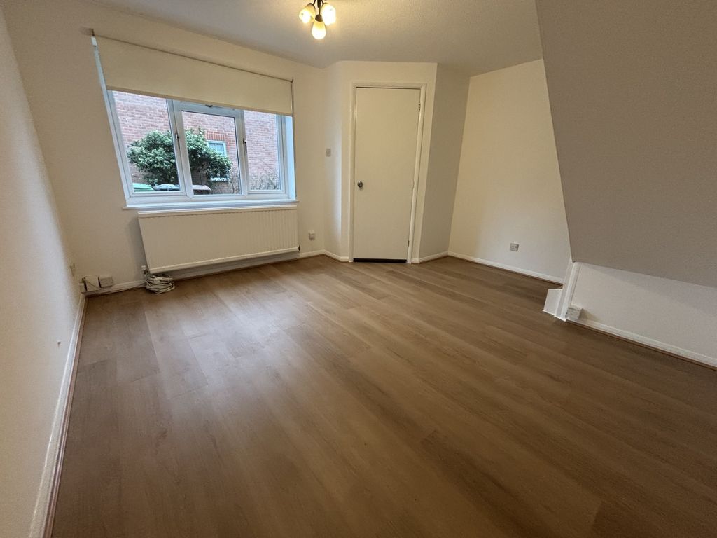 Property photo 3 of 5 Photo 4