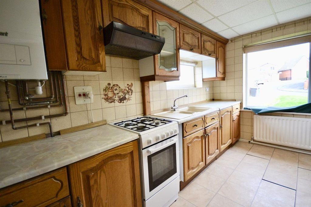 Property photo 3 of 27 Kitchen