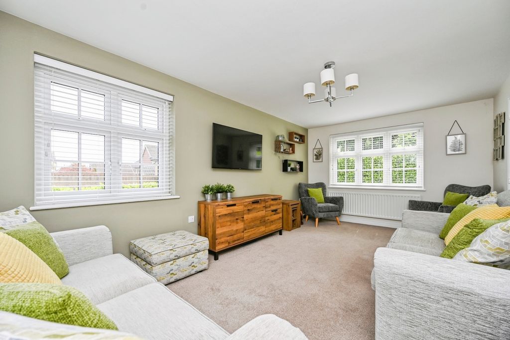 Property photo 3 of 19 Pbox-Img.Jpg