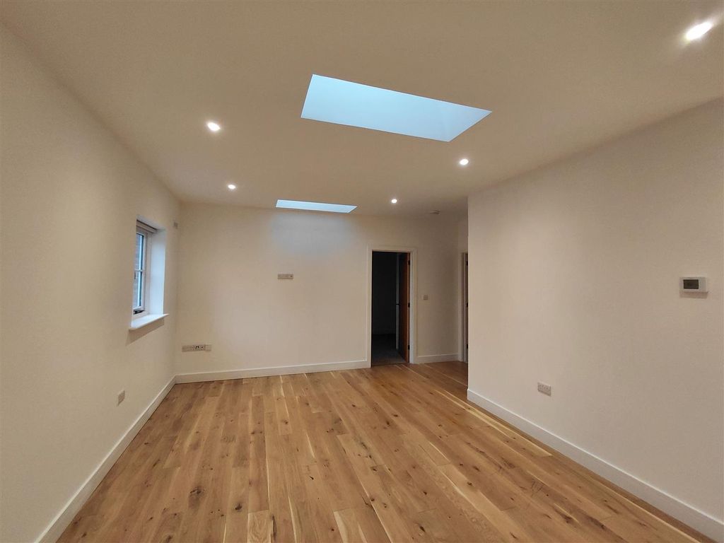 Property photo 3 of 8 20260108_093929.Jpg