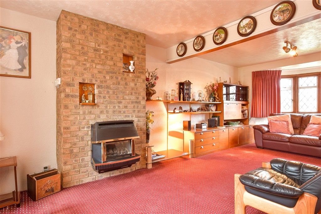 Property photo 3 of 15 Lounge
