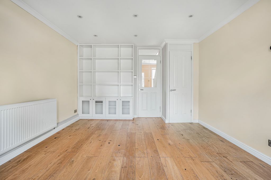 Property photo 3 of 11 Living/Dining Room
