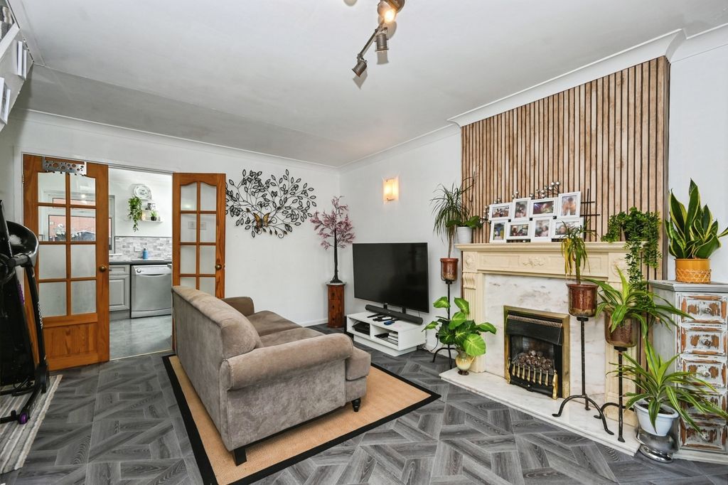 Property photo 2 of 20 Living Room