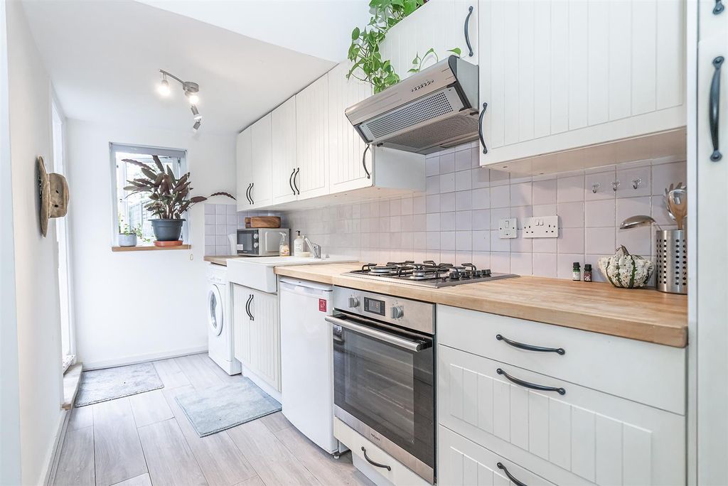 Property photo 1 of 8 Kitchen A.Jpg