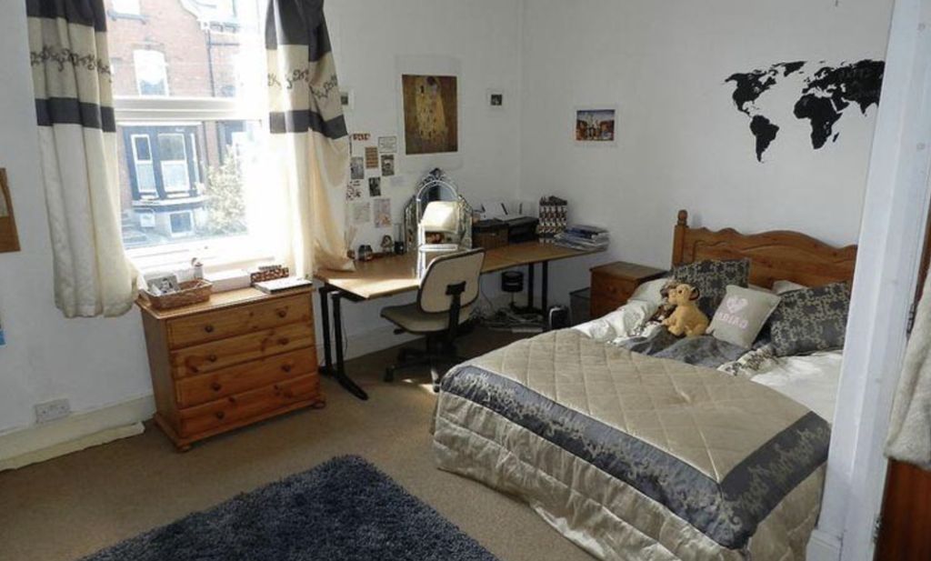 Property photo 2 of 6 Bright, Neatly Presented Double Bedroom With A Com...