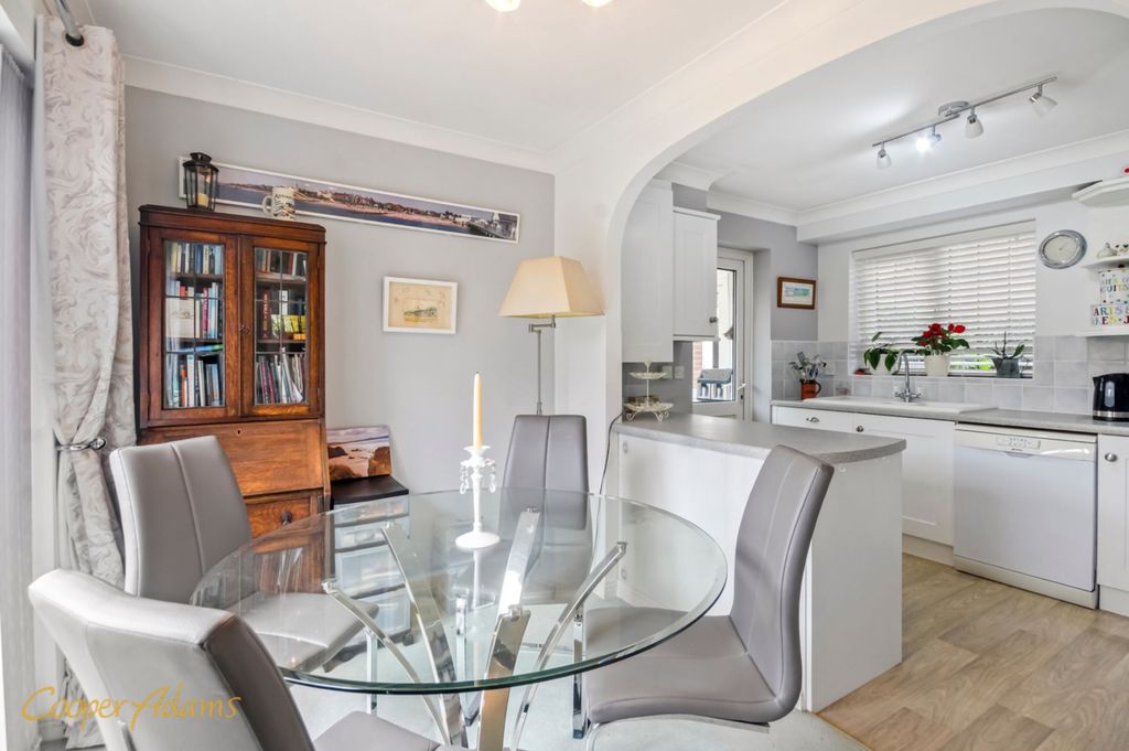 Property photo 3 of 16 Kitchen Diner