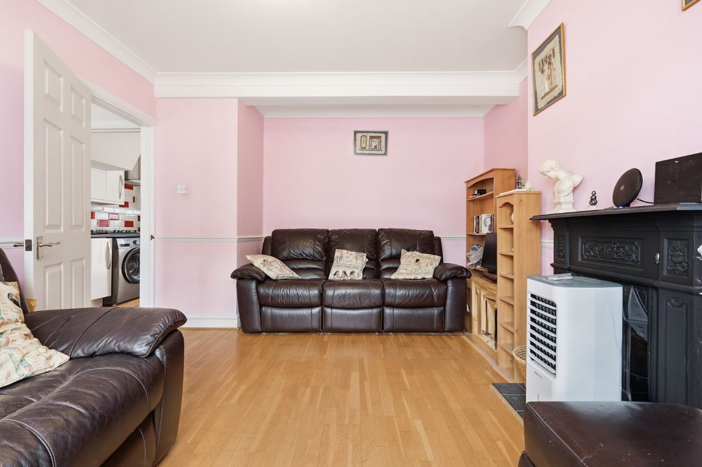 Property photo 3 of 14 4498517