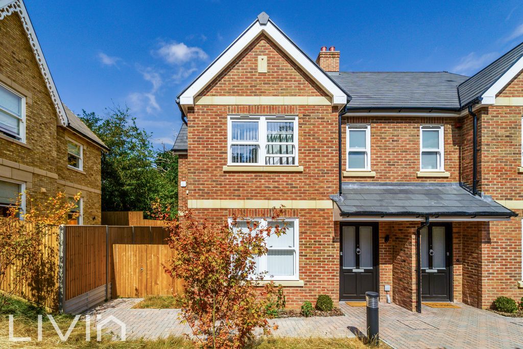 Property photo 1 of 16 Park Road (16)